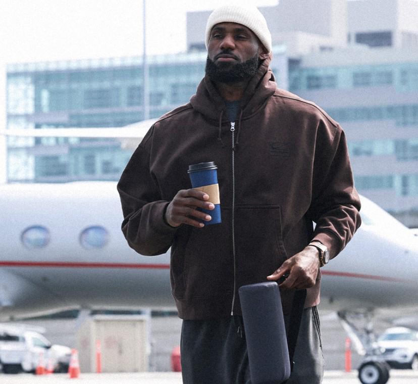 詹姆斯该离开湖人?阿里纳斯:他让你失望过吗?他有拉胯年吗